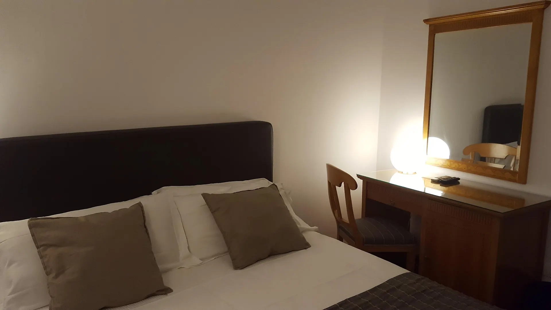 נאפולי Hotel Del Real Orto Botanico 4*,  איטליה