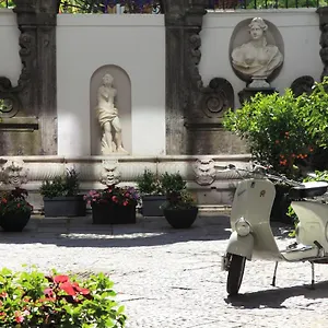 Piazza Bellini & Szálloda